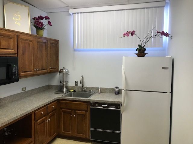 6910 W 83rd St, Shawnee Mission, KS 66204